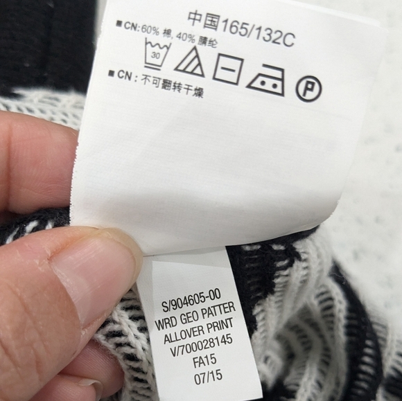 Old Navy Woman Plus Black White Geo Pattern Poncho Sweater Cowl Neck 1X-2X - Picture 9 of 9